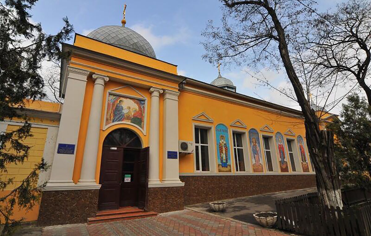 В Одесі депутат і його батько-священник побили вірянина ПЦУ В Одесі депутат і його батько-священник побили вірянина ПЦУ