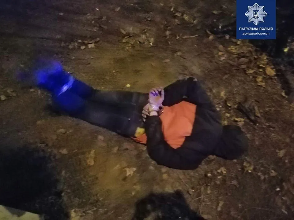 Патрульний затримав стрільця у Маріуполі Патрульний затримав стрільця у Маріуполі