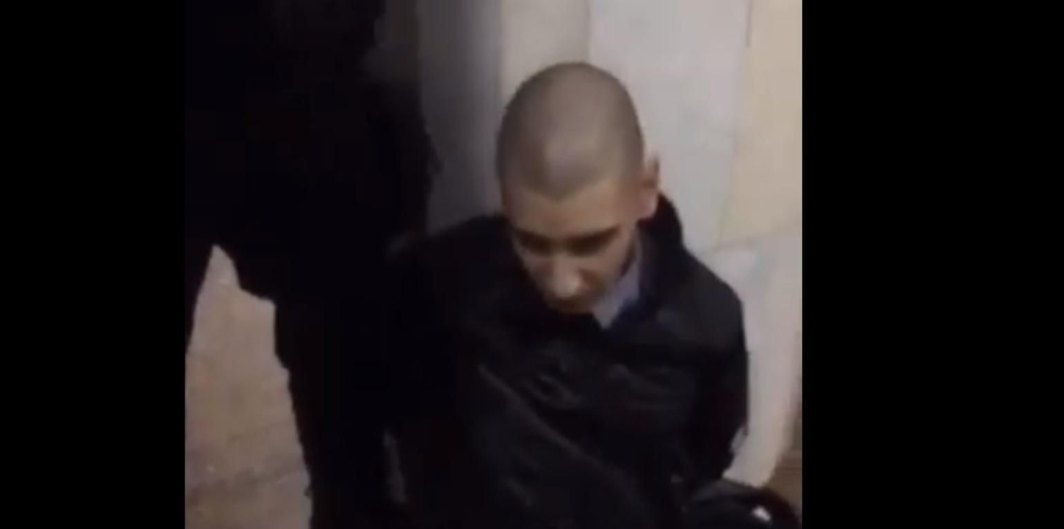 У харківському метро поліцейський влаштував стрілянину – відео У харківському метро поліцейський влаштував стрілянину – відео