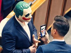 Кива прийшов у Раду в масці Джокера: фото і відео