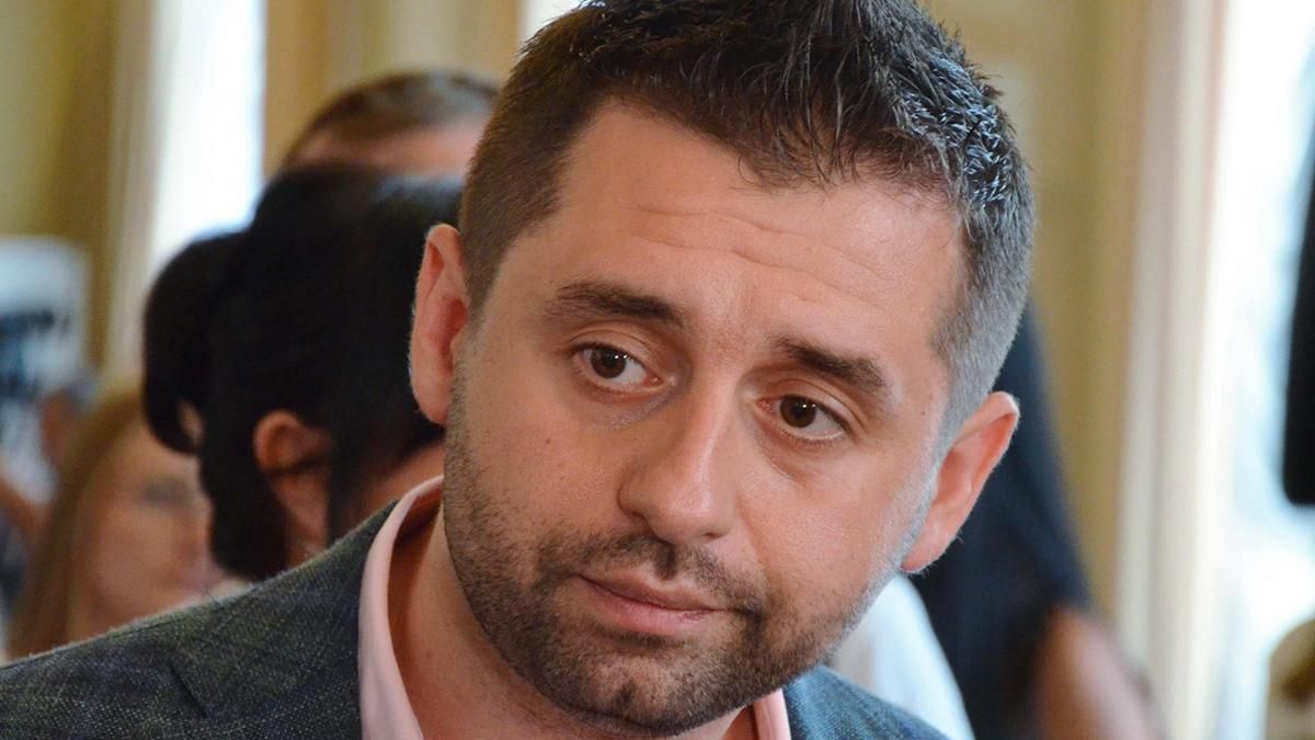 Лучше внутри трахаться, чем оставить бутиковой фракцией, – Арахамия о ситуации в СН Лучше внутри трахаться, чем оставить бутиковой фракцией, – Арахамия о ситуации в СН