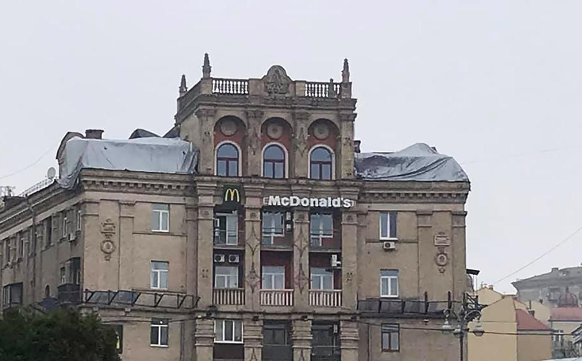 На Майдане возобновили возведение скандальной надстройки: фото и видео На Майдане возобновили возведение скандальной надстройки: фото и видео