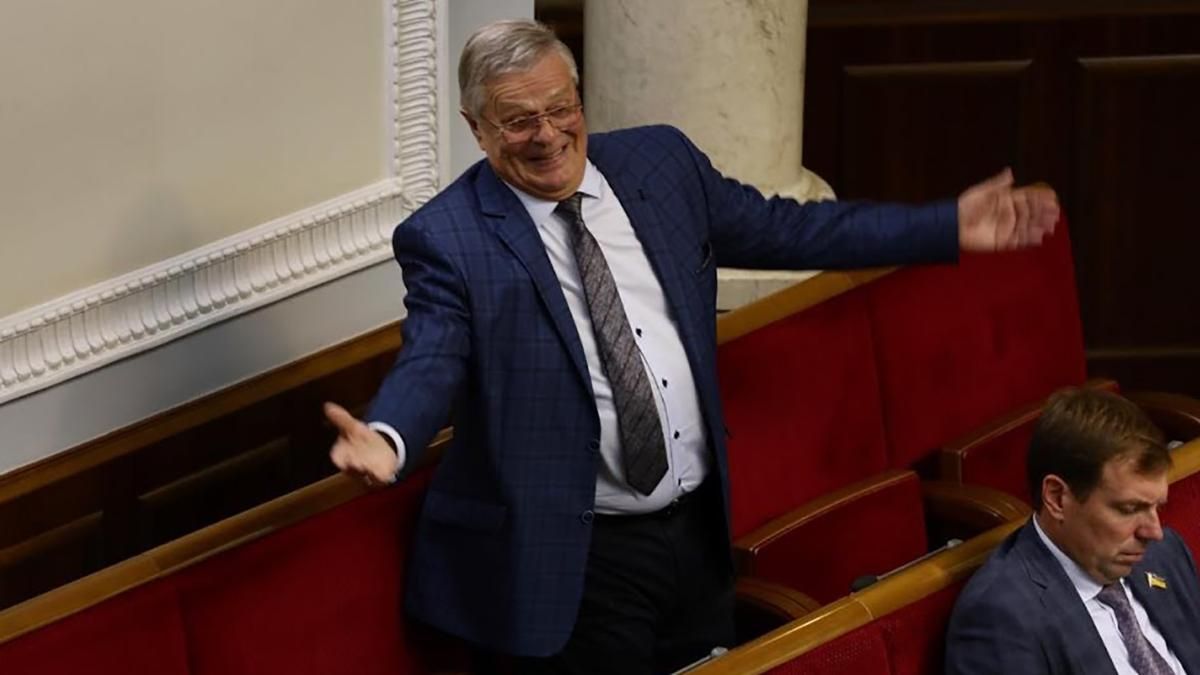 У Раді спіймали на кнопкодавстві нардепа, який пропонував за це ув’язнювати: відео У Раді спіймали на кнопкодавстві нардепа, який пропонував за це ув’язнювати: відео