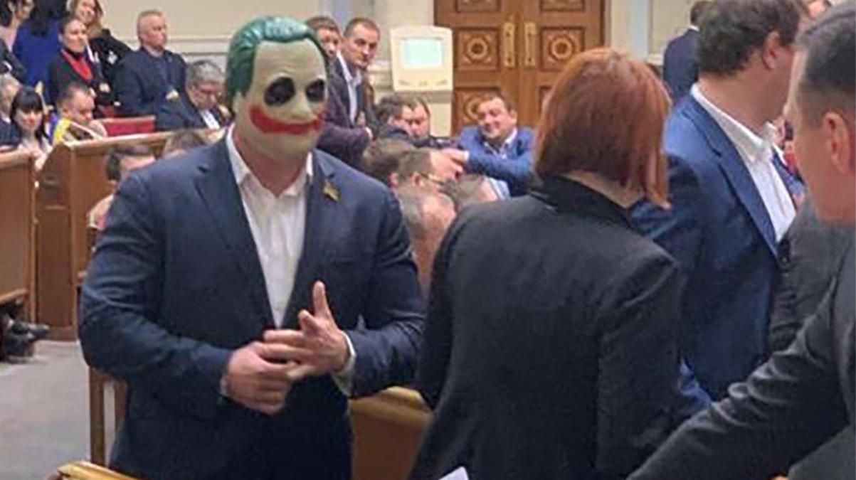 Кива в эфире Кремль ТВ объяснил свою выходку с маской "Джокера" в Раде