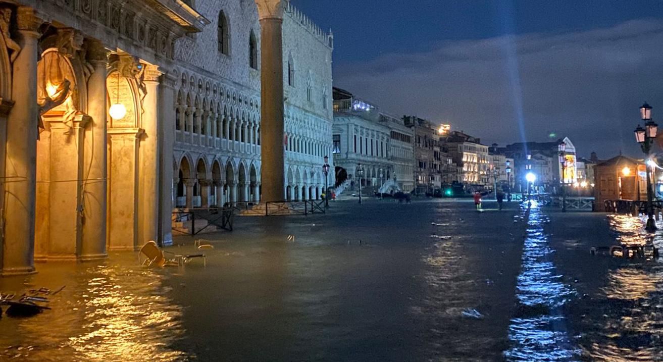 Венеція іде під воду: шокуючі фото та відео