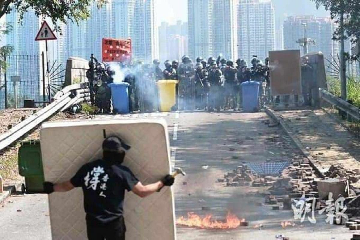 Протесты в Гонконге 2019: атакуют школы и университеты – фото