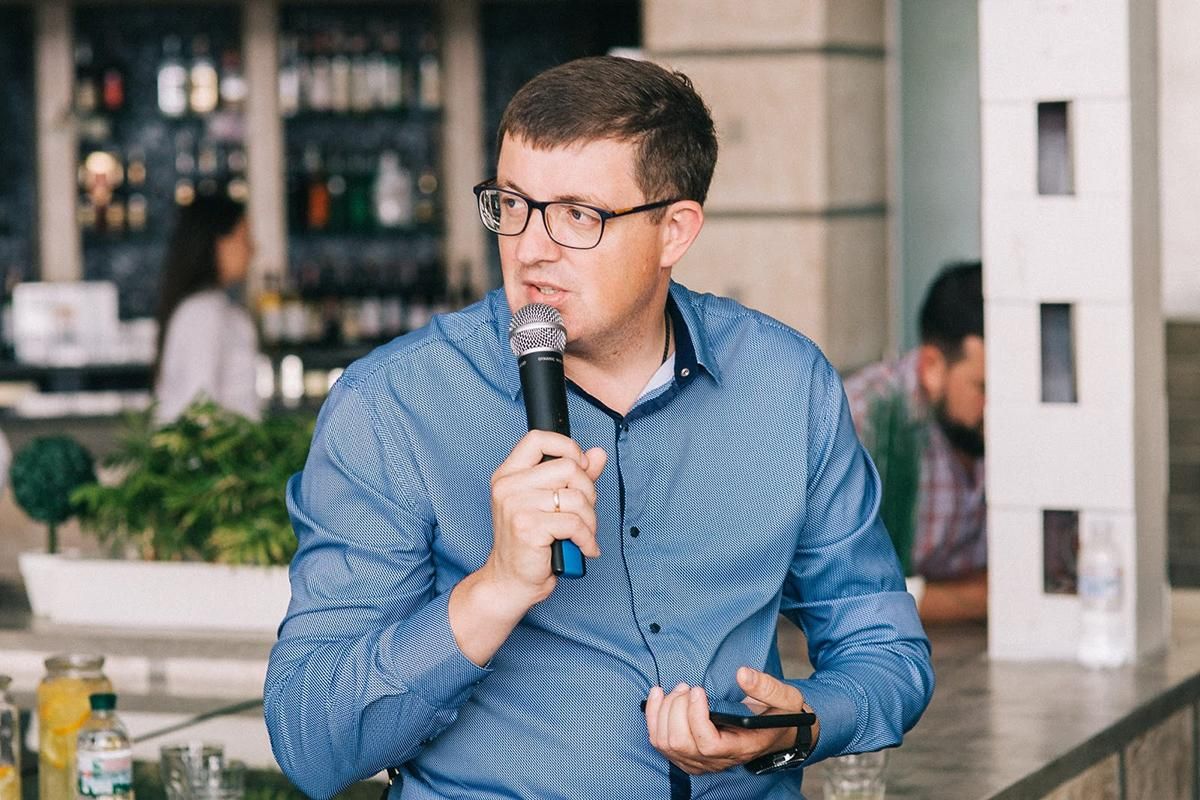 "Слуга народа" рассматривал полуголые ягодицы в Раде: фотодоказательство "Слуга народа" рассматривал полуголые ягодицы в Раде: фотодоказательство