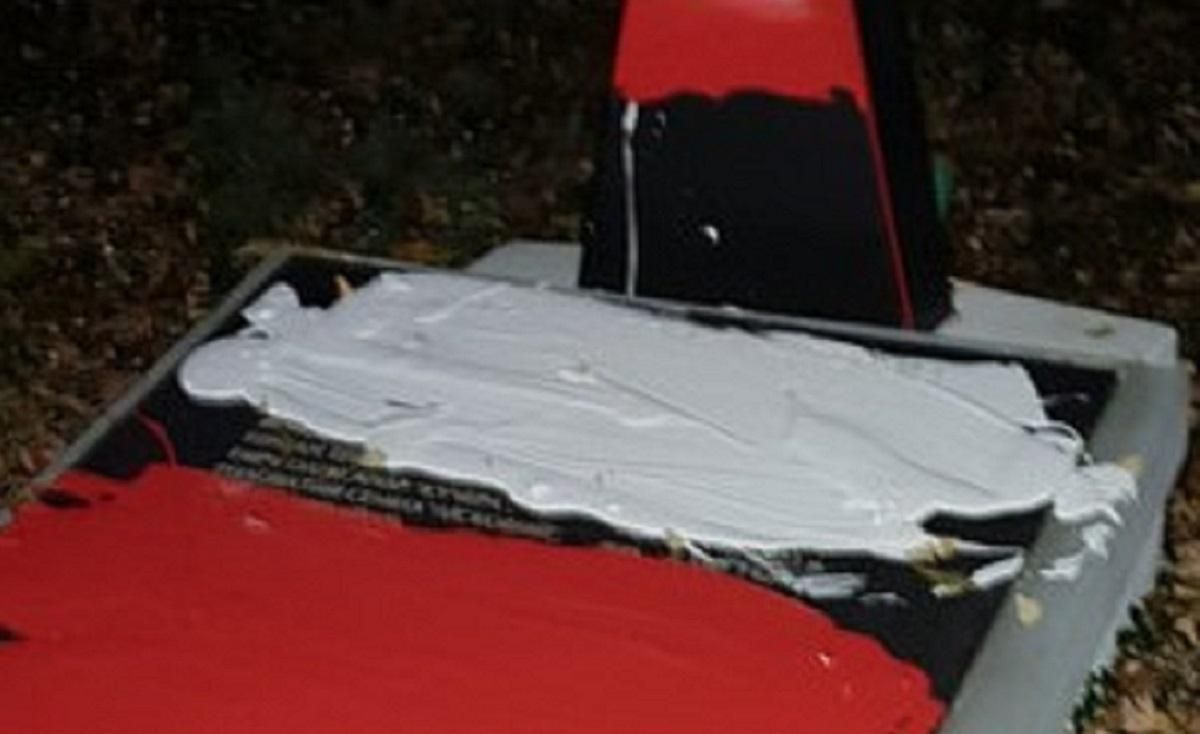 Под Перемышлем осквернили могилы украинских сечевых стрельцов Под Перемышлем осквернили могилы украинских сечевых стрельцов