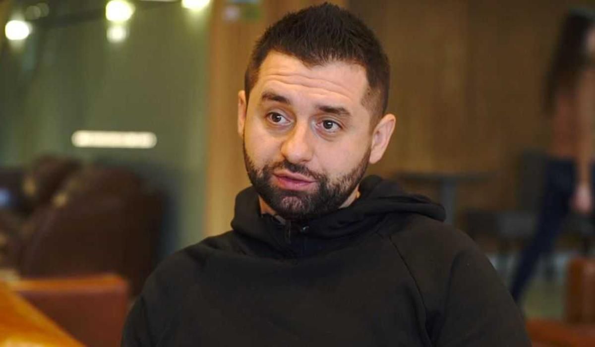 Арахамія засудив ідею Коломойського просити у Росії 100 мільярдів доларів Арахамія засудив ідею Коломойського просити у Росії 100 мільярдів доларів