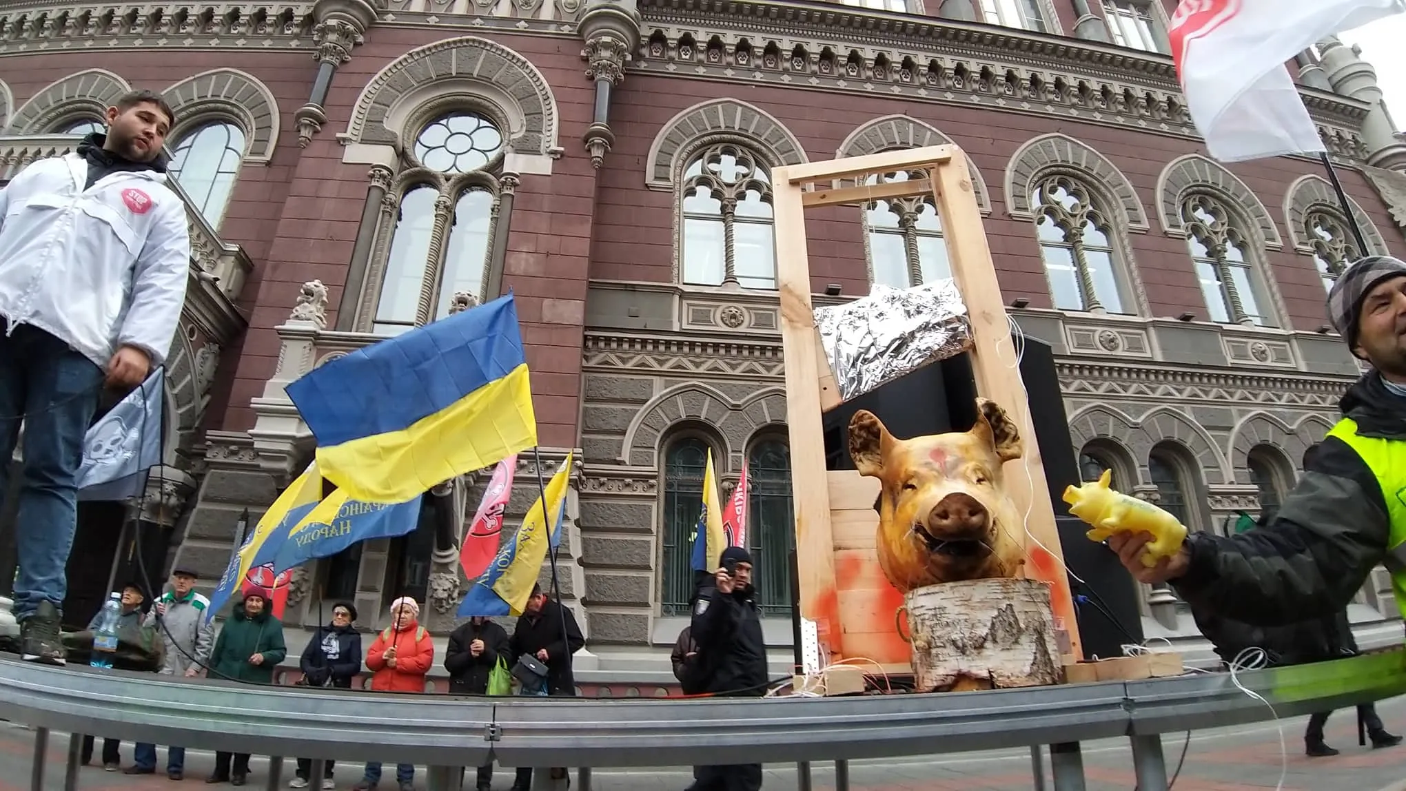 Протести під НБУ 