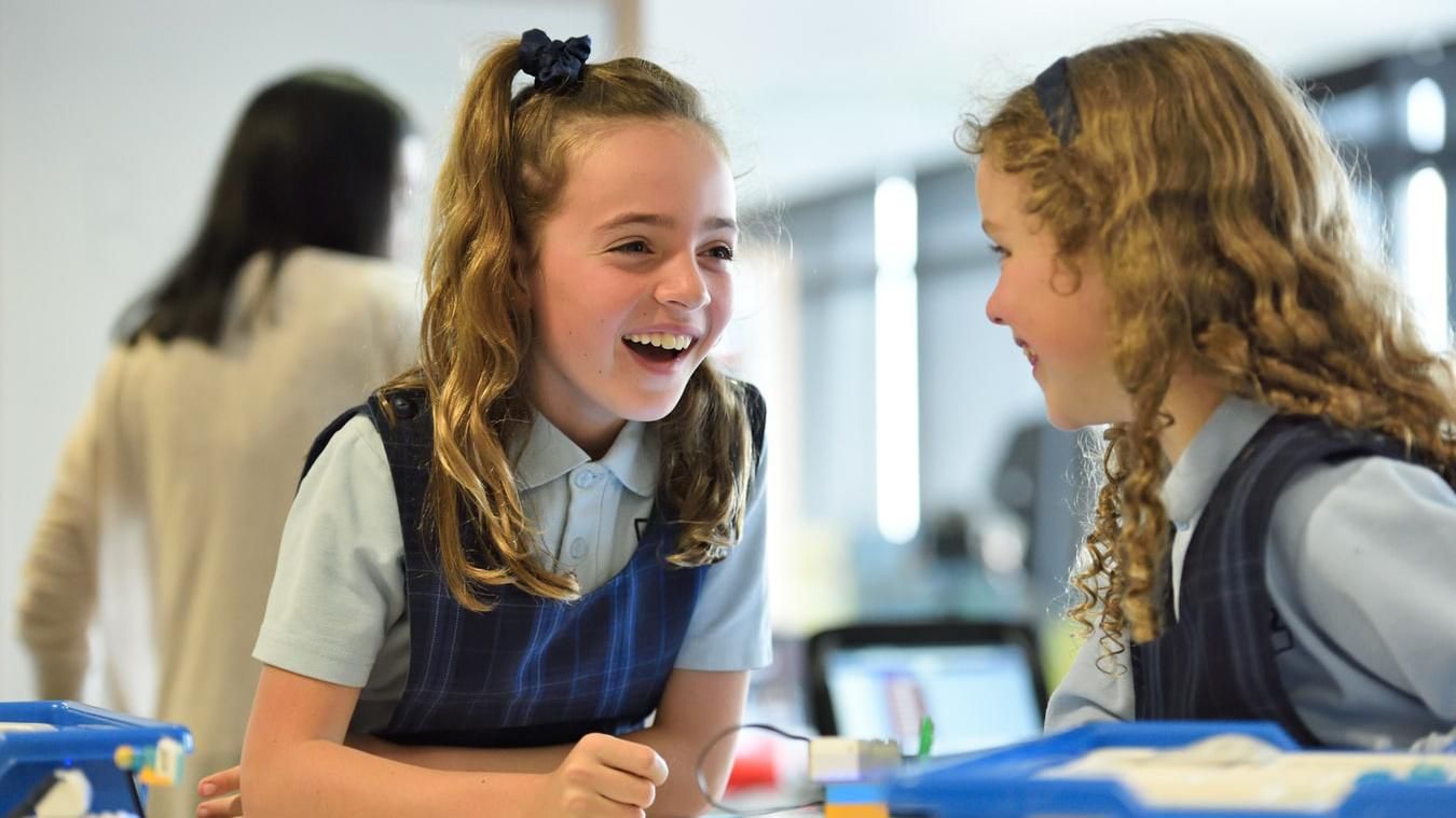 В Британии хотят ввести гендерно-нейтральную школьную форму В Британии хотят ввести гендерно-нейтральную школьную форму