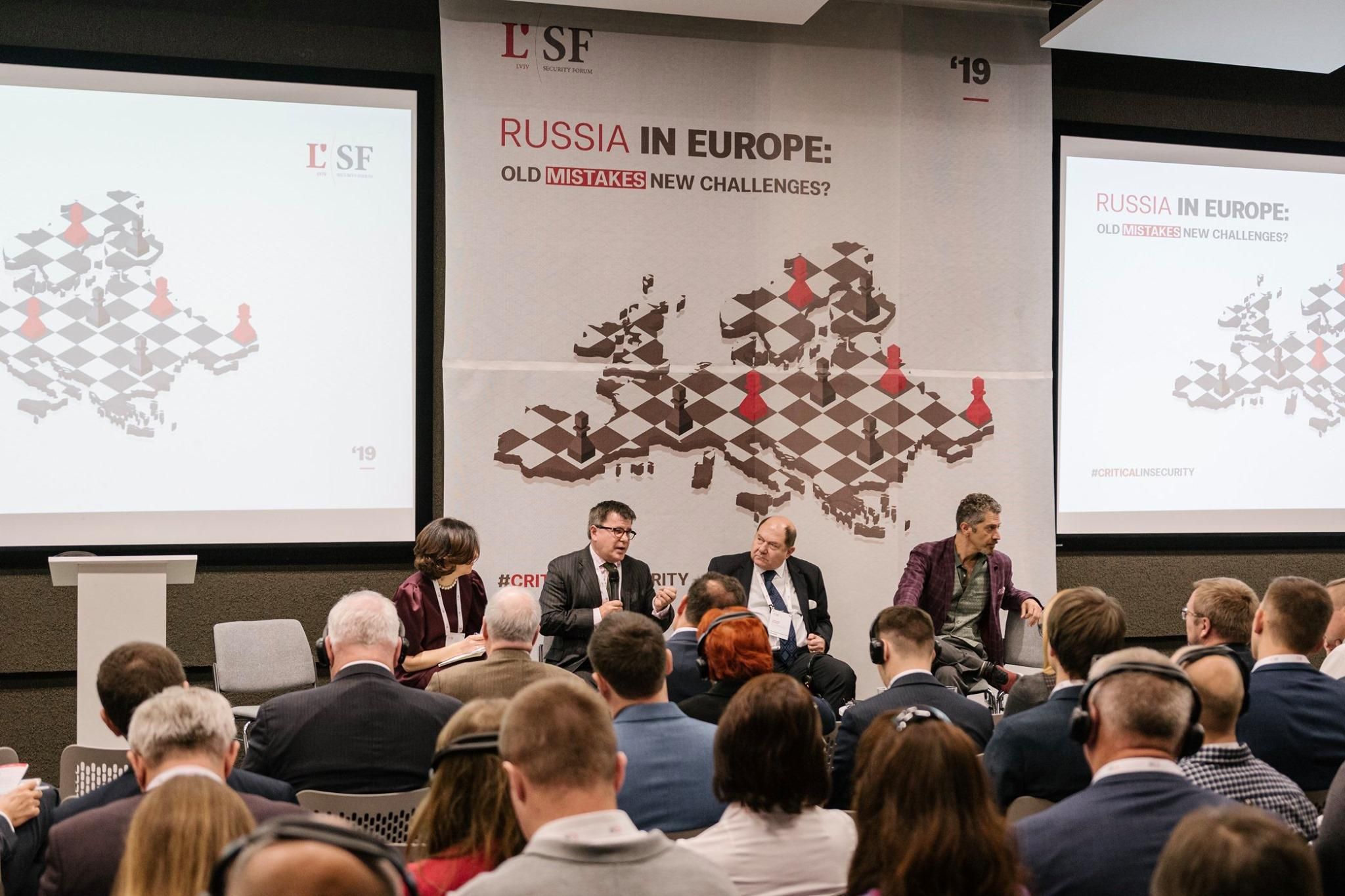 Як зупинити Росію: світові експерти поділилися досвідом з Україною Як зупинити Росію: світові експерти поділилися досвідом з Україною