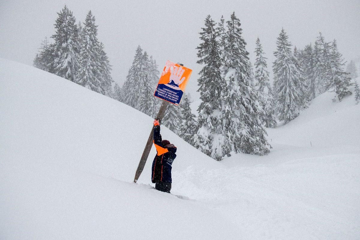 Нові жертви негоди: Австрія та Словенія потерпає від рясного снігу