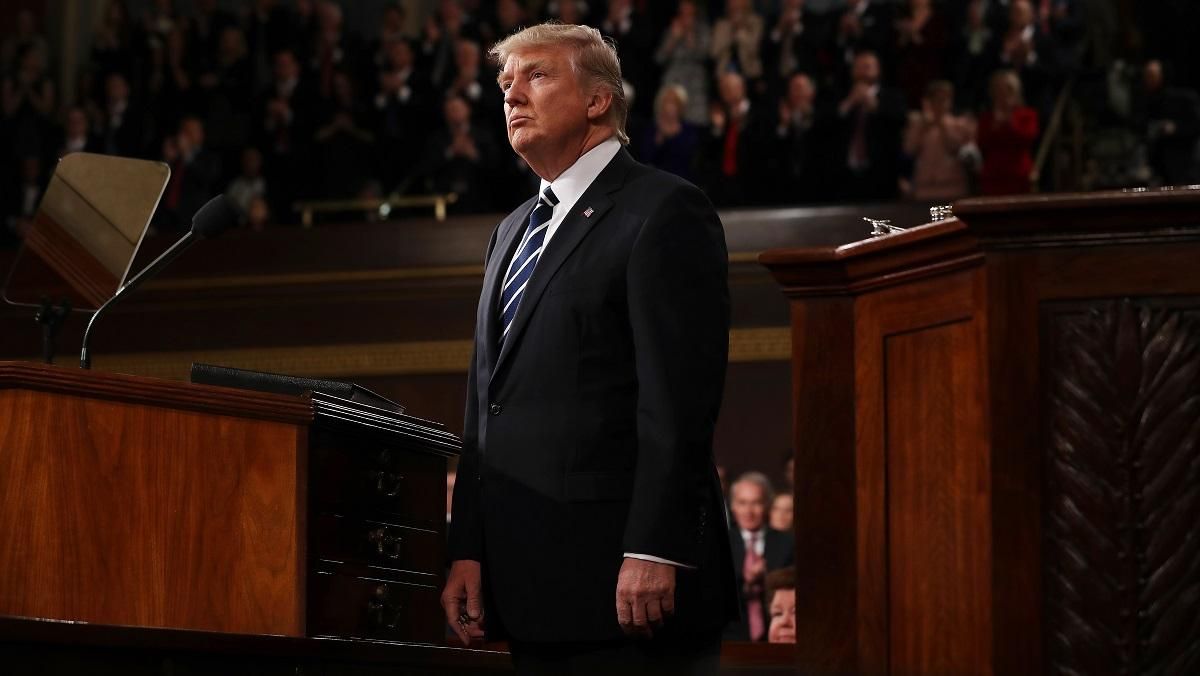 Трамп предоставил республиканцам стенограмму первого телефонного разговора с Зеленским Трамп предоставил республиканцам стенограмму первого телефонного разговора с Зеленским