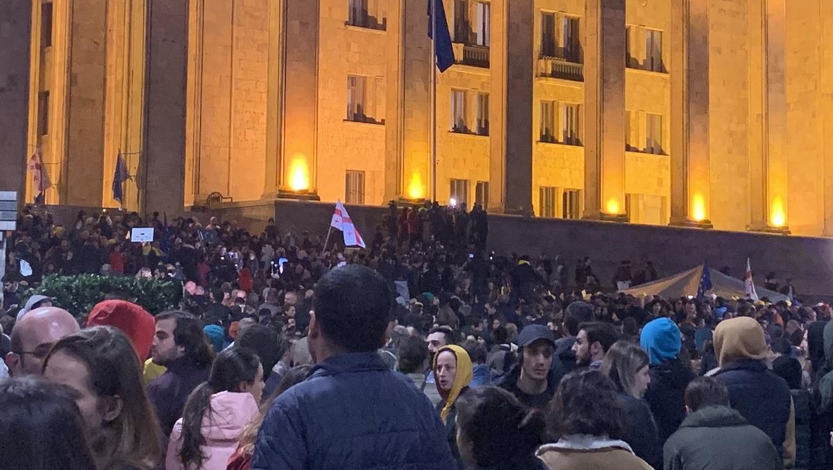 Провал голосування за виборчу реформу спровокував нові протести у Грузії Провал голосування за виборчу реформу спровокував нові протести у Грузії