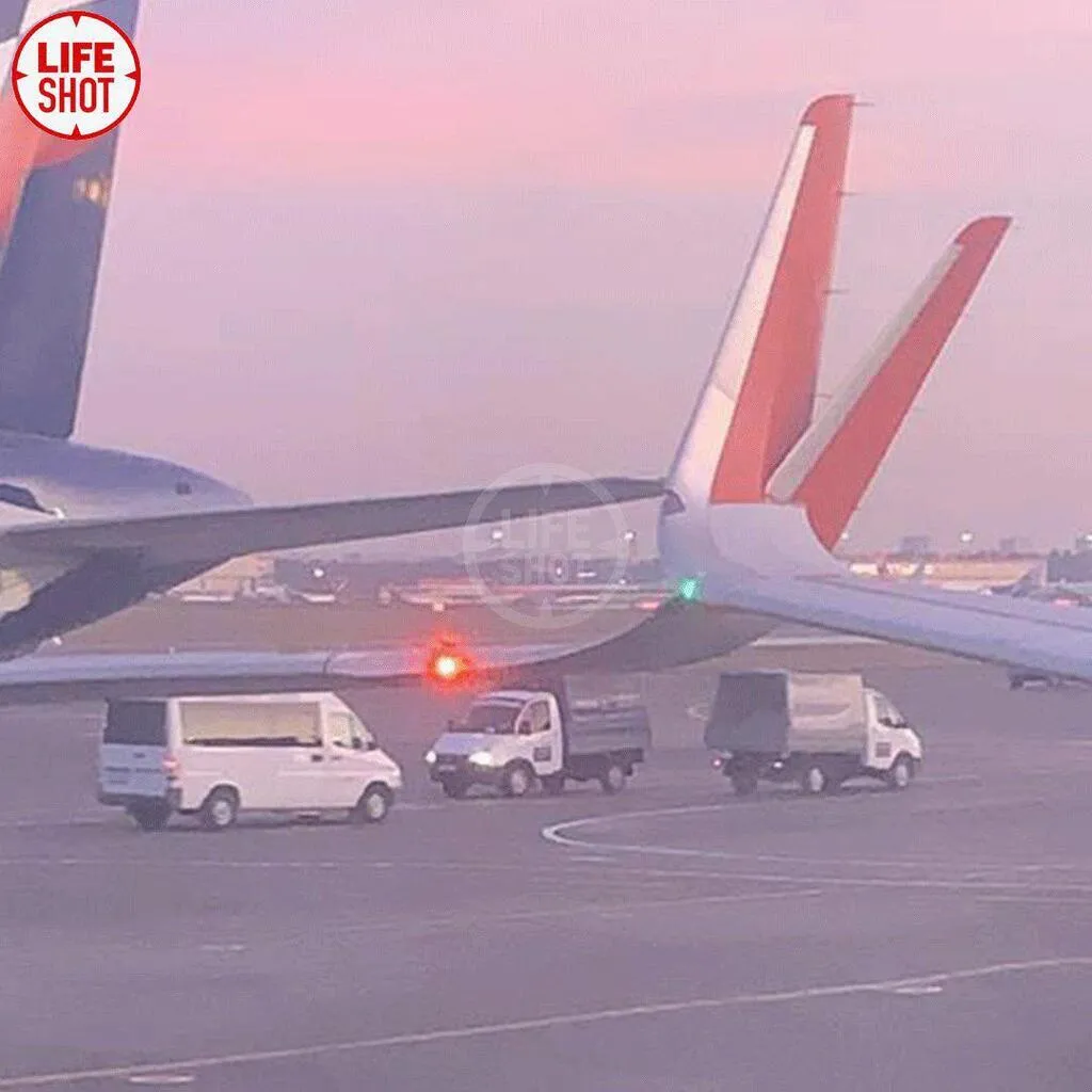 Літаки зіткнення аеропорт Шереметьєво Москва фото з місця аварії