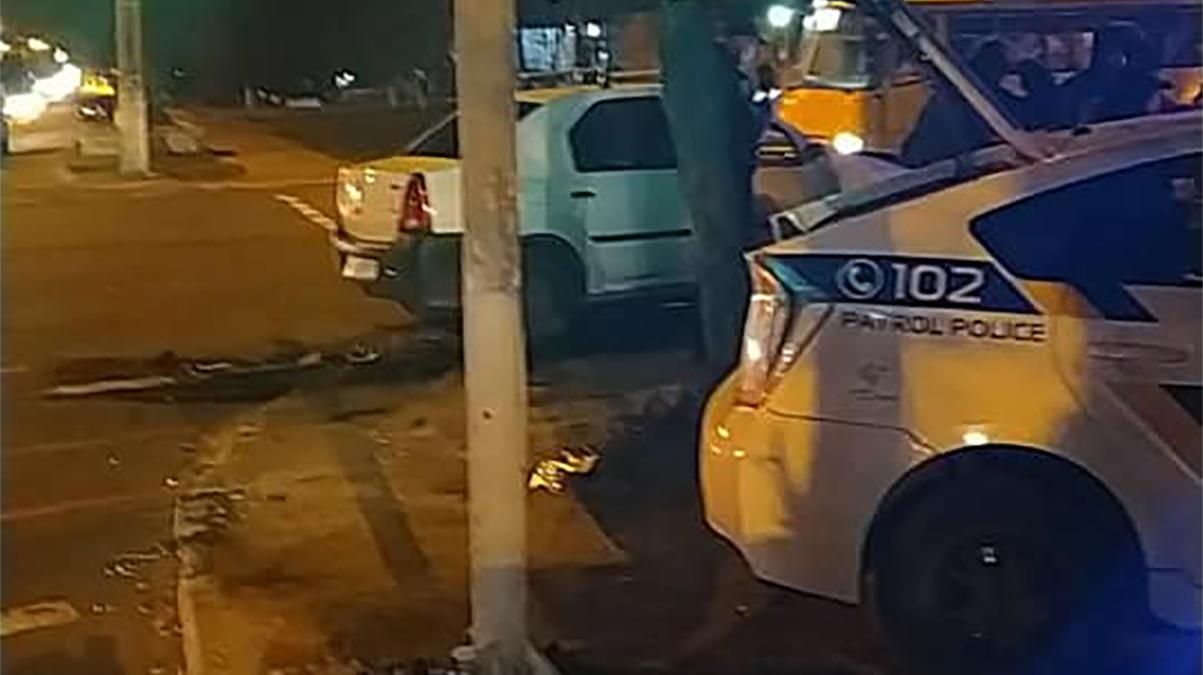 Патрульные попали в жуткое ДТП в Мариуполе: фото Патрульные попали в жуткое ДТП в Мариуполе: фото