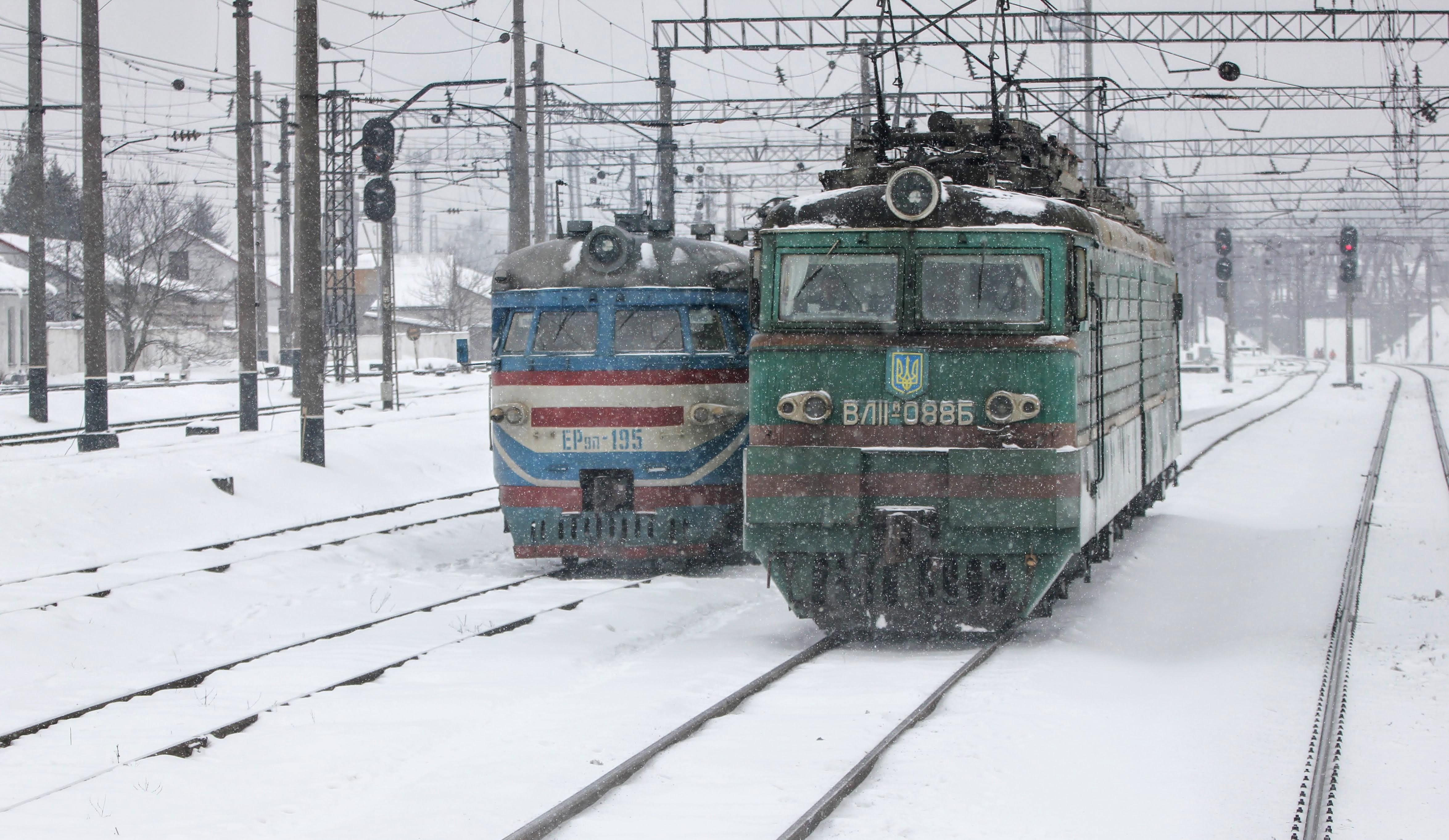 "Укрзалізниця" запускає додаткові потяги до новорічних свят: куди і як
"Укрзалізниця" запускає додаткові потяги до новорічних свят: куди і як