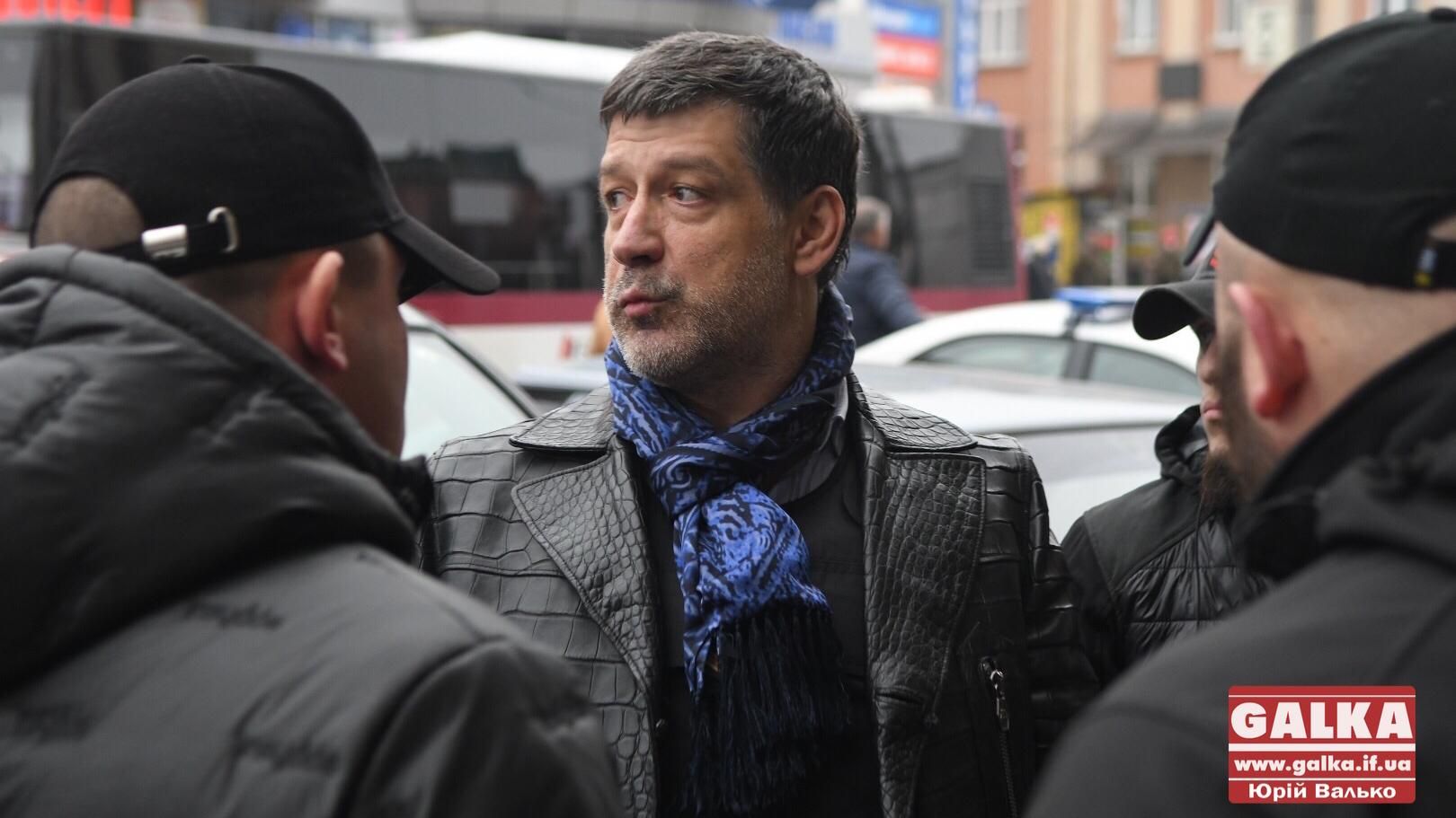 Колишнього депутата та підприємця облили фекаліями у Франківську: відео 