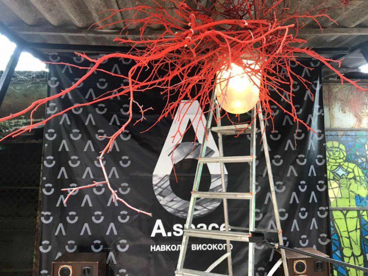 Львів'яни перетворюють закинуті приміщення у арт-об'єкти: вражаючі фото та відео Львів'яни перетворюють закинуті приміщення у арт-об'єкти: вражаючі фото та відео