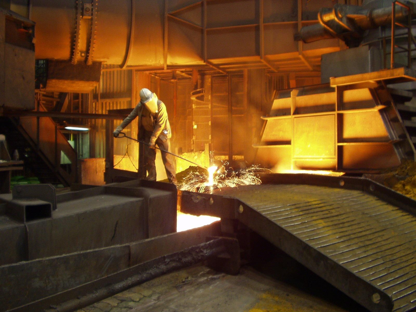 Через падіння споживання сталі у світі виплавка в Україні за два місяці впала на 10%, – ЗМІ