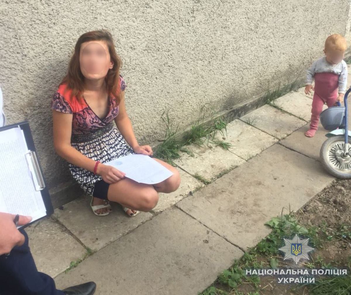 Жінка, яка намагалася продати своїх двох дітей, сидітиме у в'язниці Жінка, яка намагалася продати своїх двох дітей, сидітиме у в'язниці