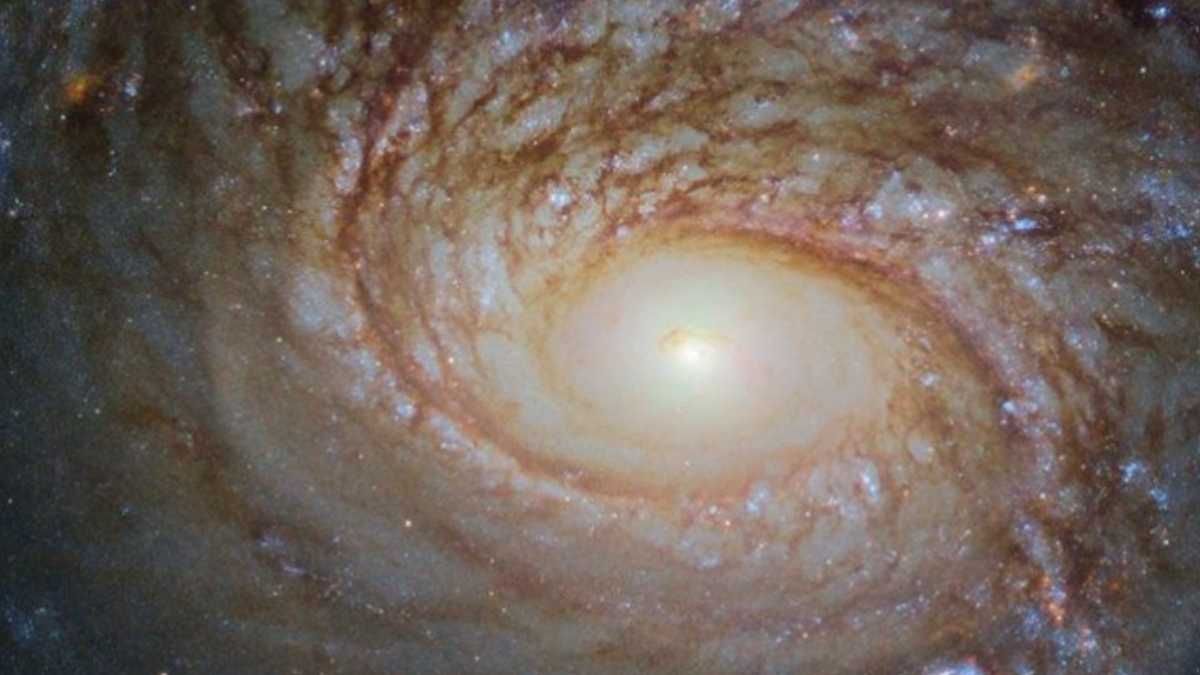 Hubble передав фото галактики, що дуже схожа на нашу — неймовірний знімок