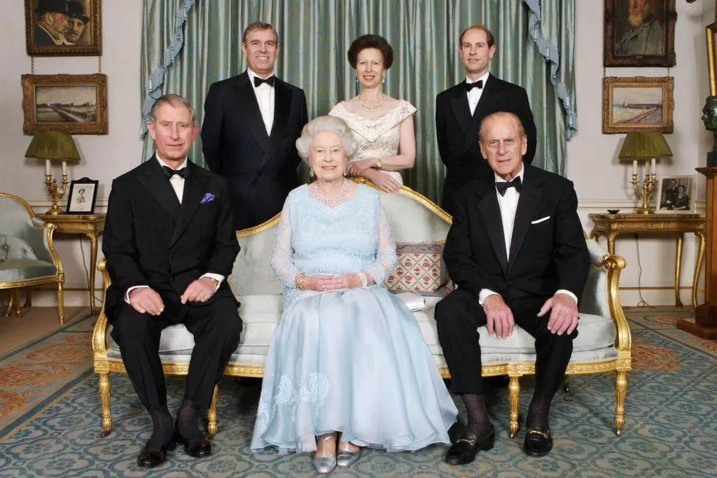 Єлизавета ІІ з принцом Філіпом та дітьми 