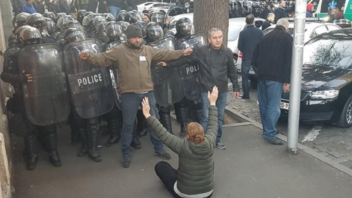 Протесты в Грузии: во время разгона протестующих полиция задержала почти 40 человек