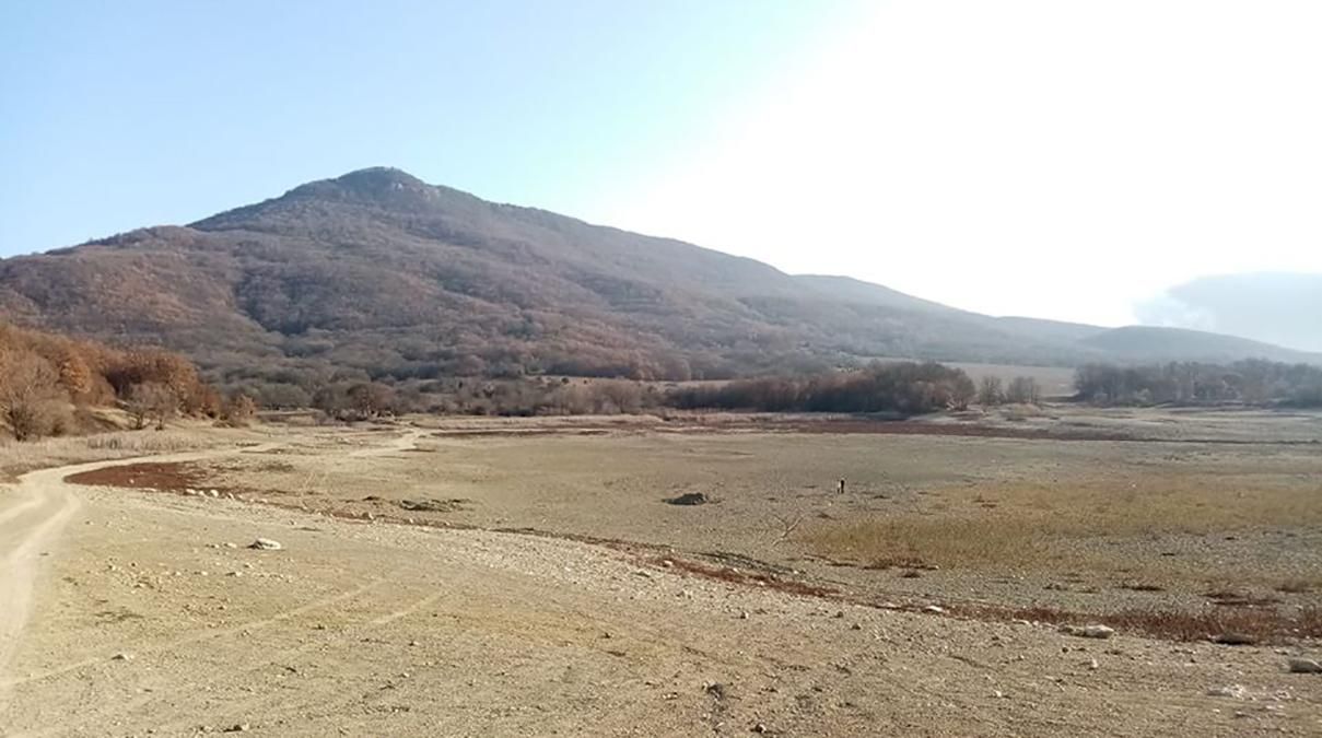 Озера більше нема: сумні фото екологічної катастрофи в Криму Озера більше нема: сумні фото екологічної катастрофи в Криму