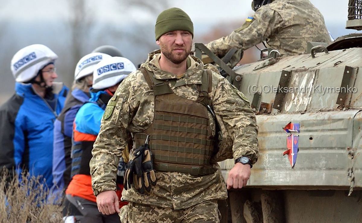 Зеленський посмертно нагородив командира 128-ї бригади Коростельова Зеленський посмертно нагородив командира 128-ї бригади Коростельова