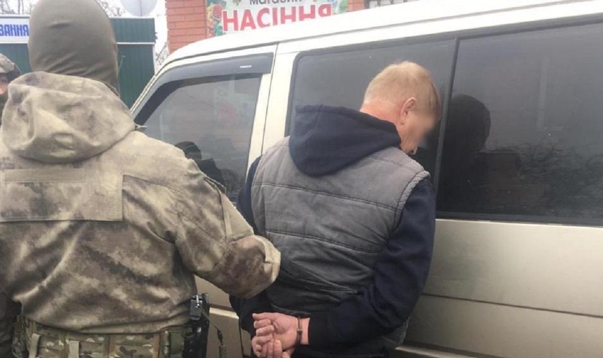 Захищав підозрюваного: на Київщині чоловік напав на поліцейських Захищав підозрюваного: на Київщині чоловік напав на поліцейських