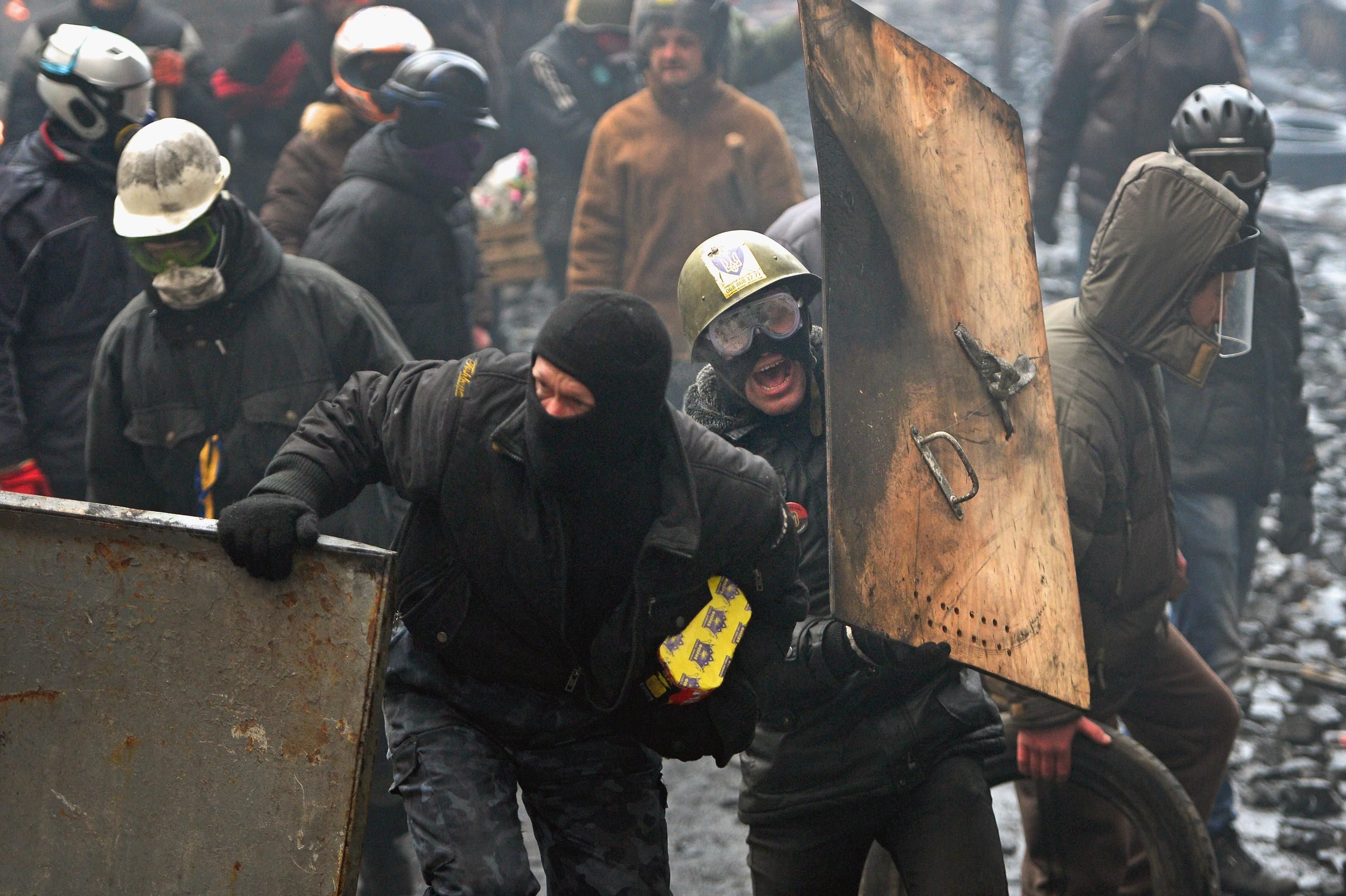 Чи знають нардепи, коли в Україні День Гідності та Свободи: опитування