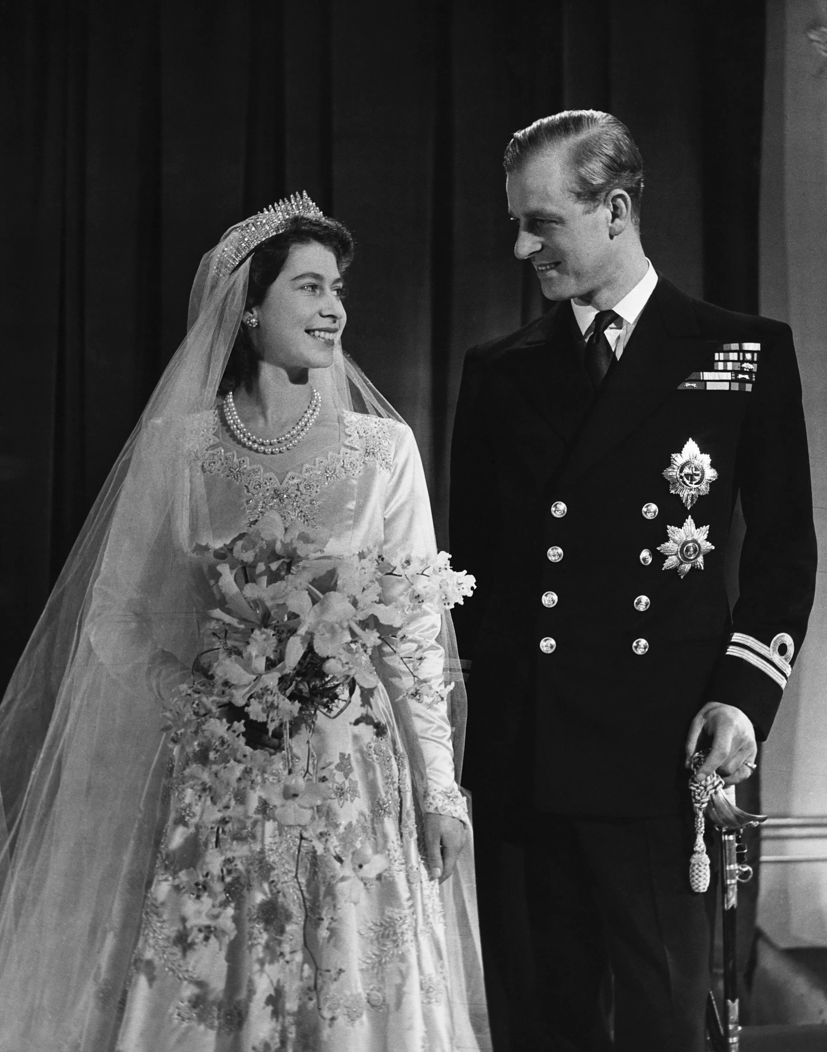 Єлизавета II і принц Філіп святкують 72 річницю весілля