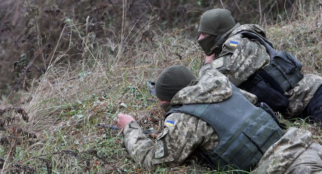 6 військових поранено на Донбасі: окупанти продовжують гатити по позиціях ЗСУ