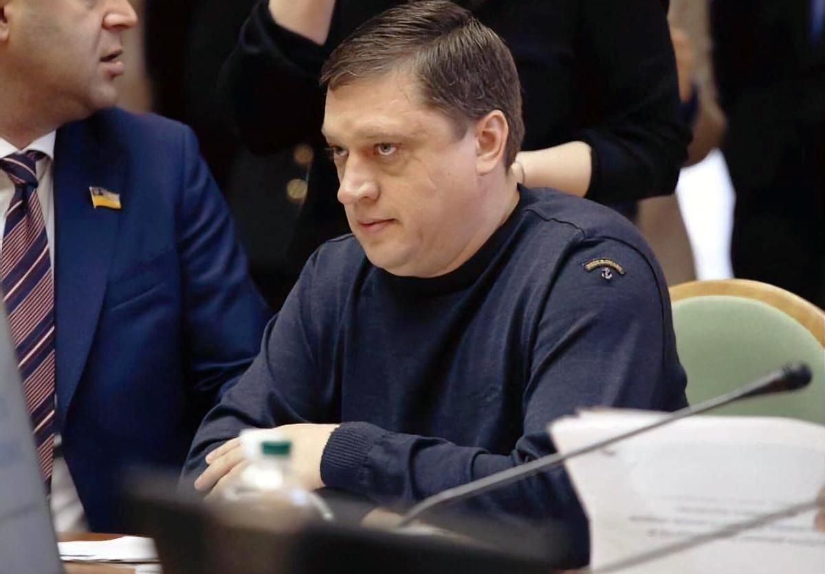 Іванісов призупиняє членство у фракції "Слуга народу" через скандал із судимістю