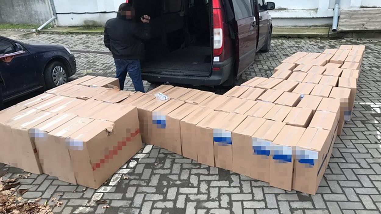 СБУ задержала контрабанду сигарет на 6 миллионов гривен: фото СБУ задержала контрабанду сигарет на 6 миллионов гривен: фото