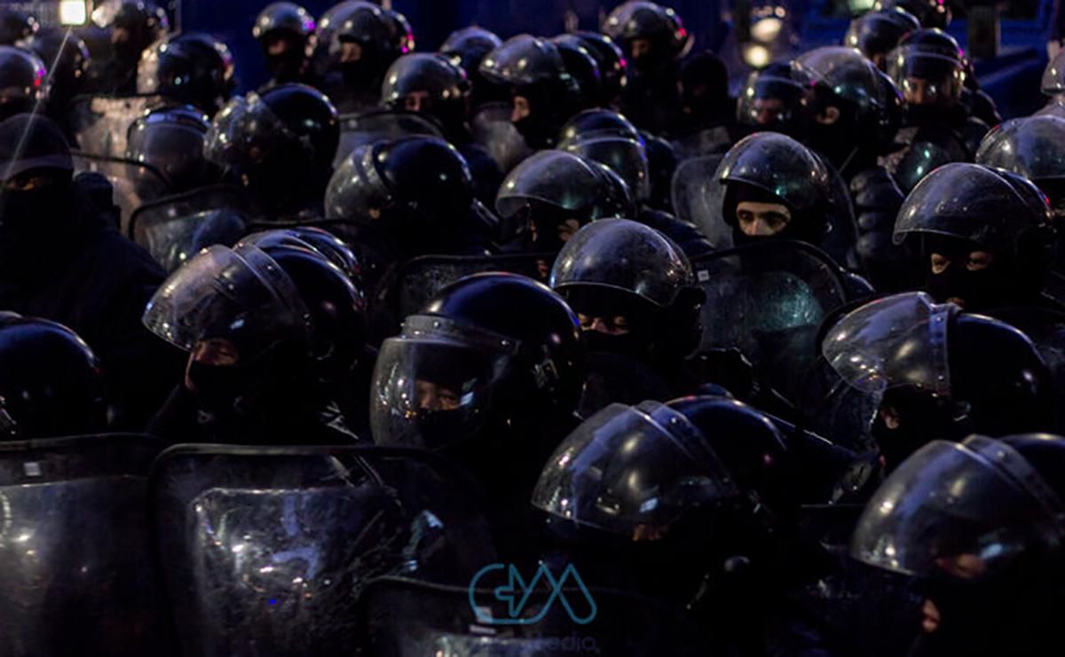 Протесты в Грузии: между участниками и полицией произошла потасовка – фото