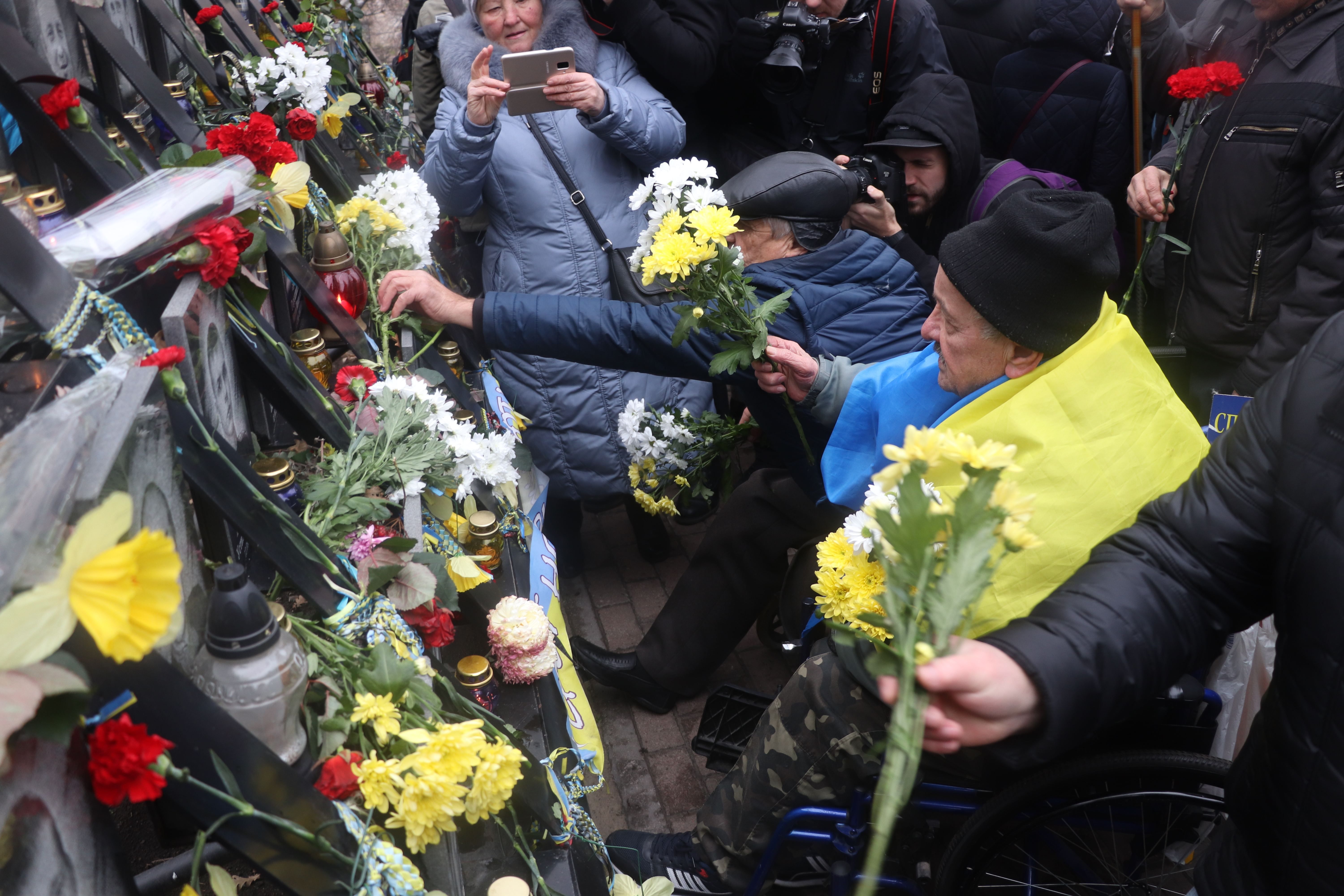 На Майдане Независимости отмечают день Достоинства и Свободы: фото, видео