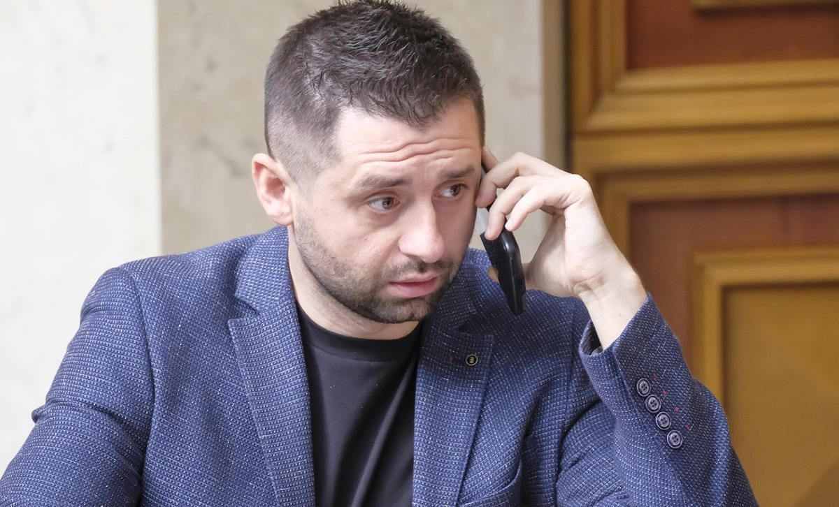 "Мы их трахнем, как следует": Арахамия прокомментировал давление на правоохранителей из Киева "Мы их трахнем, как следует": Арахамия прокомментировал давление на правоохранителей из Киева