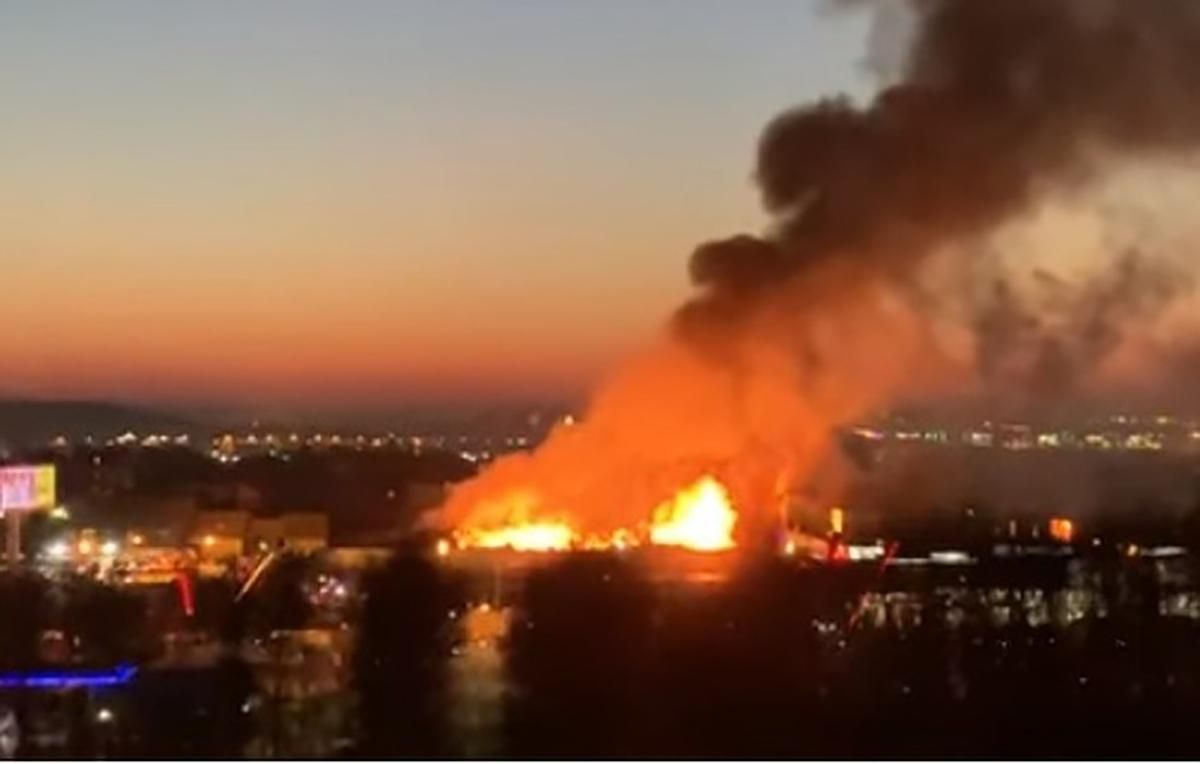 У Москві спалахнула велика пожежа, яку все ж вдалося загасити: відео