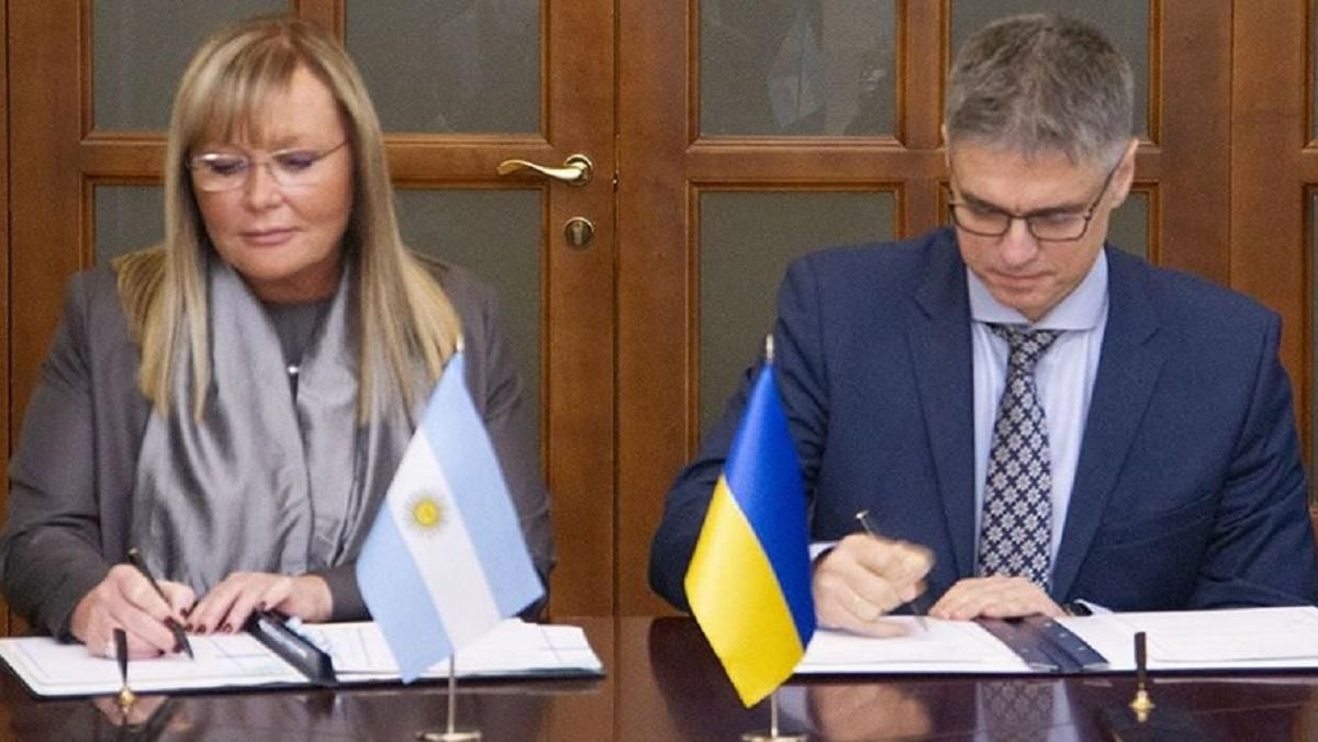 Украина расширила безвизовый режим с Аргентиной Украина расширила безвизовый режим с Аргентиной