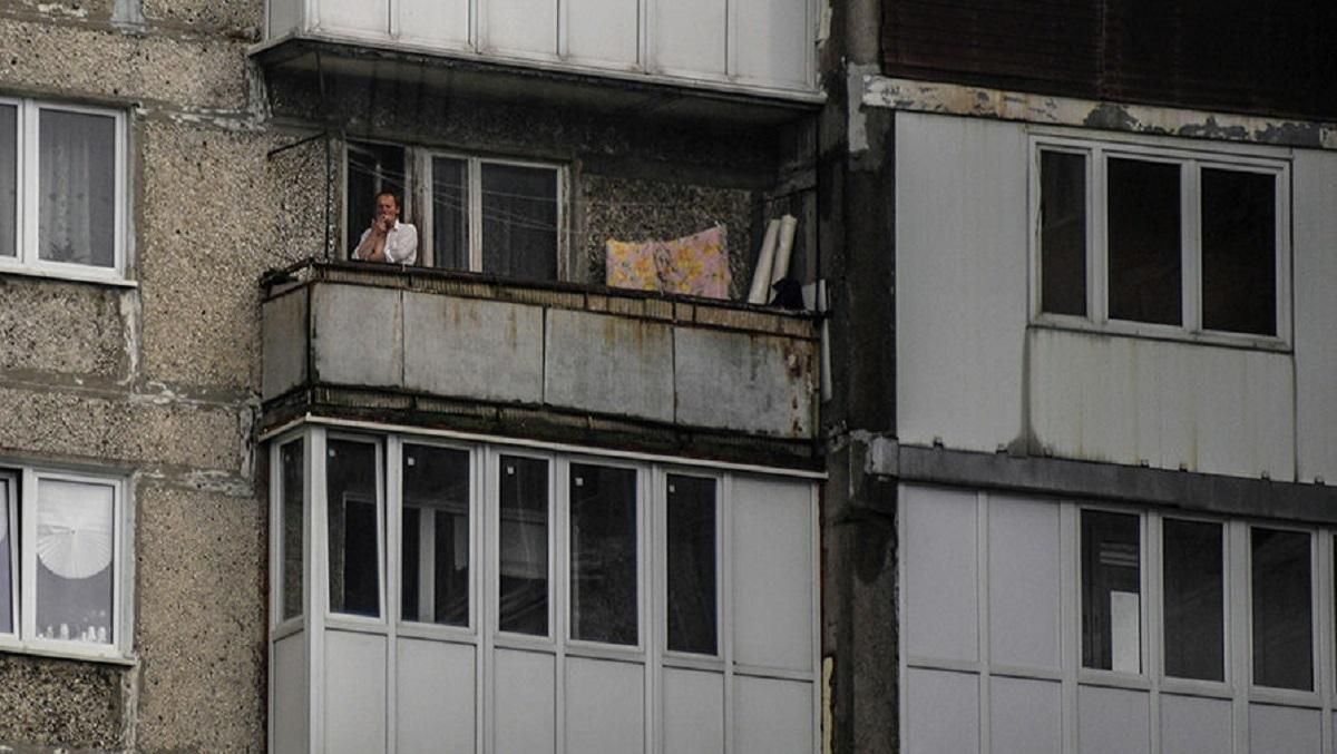 В России мужчина после ссоры устроил стрельбу из автомата с окна многоэтажки: видео