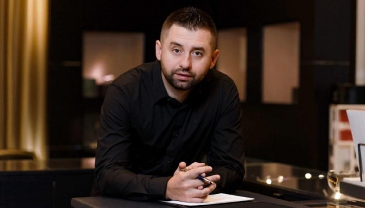 Арахамія свідчитиме у НАБУ про можливе хабарництво у "Слузі народу" Арахамія свідчитиме у НАБУ про можливе хабарництво у "Слузі народу"