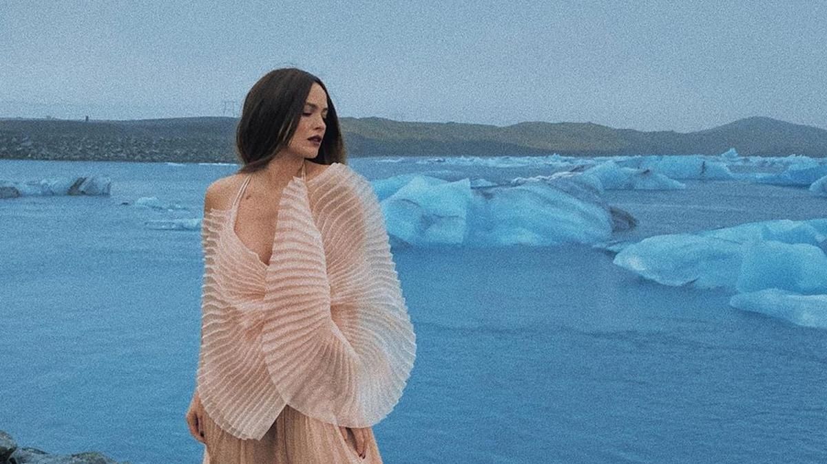 Ледяная принцесса: Даша Астафафьева очаровала фотосессией среди ледников