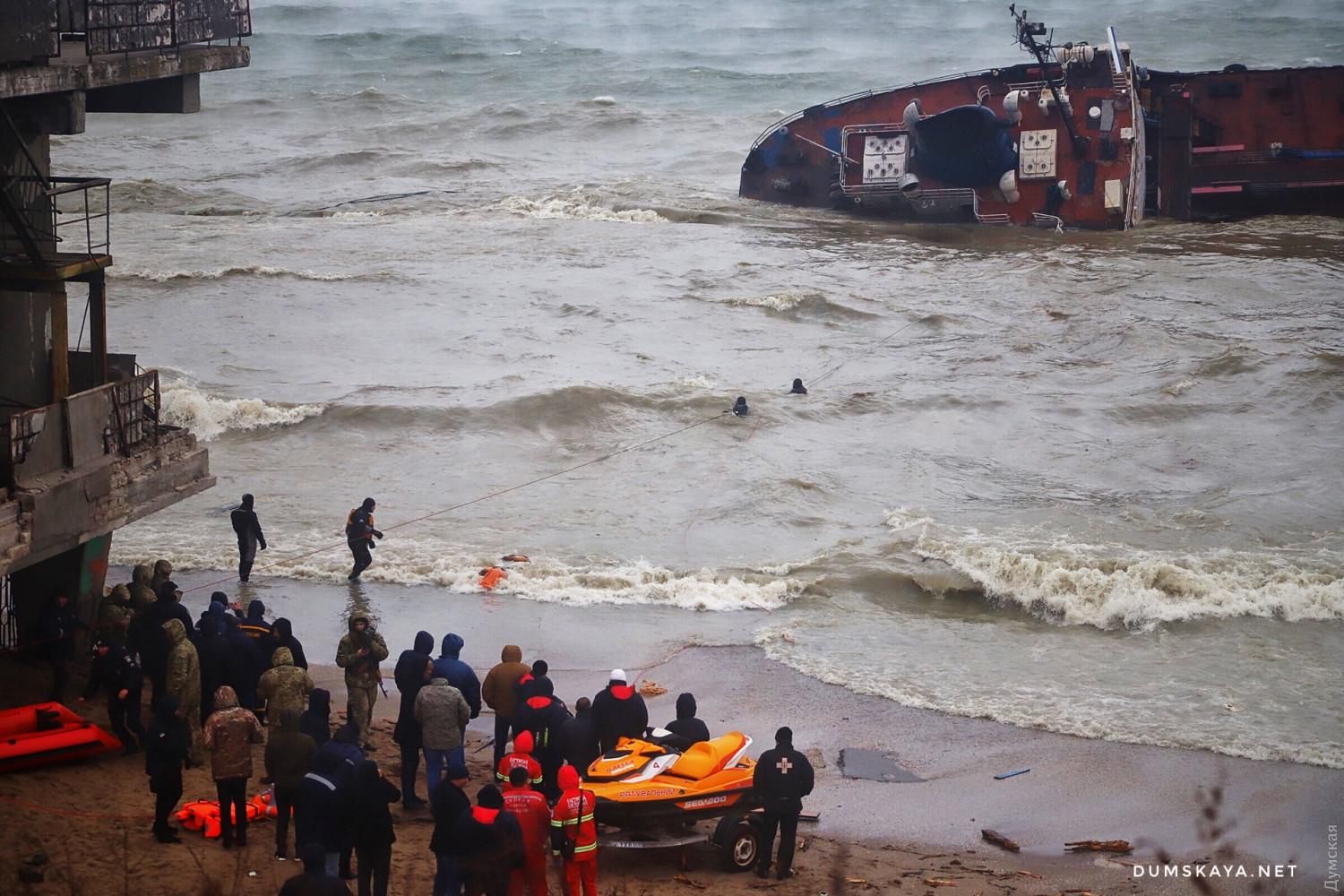 Аварія танкера біля Одеси: забруднення води у 157 разів перевищує норму