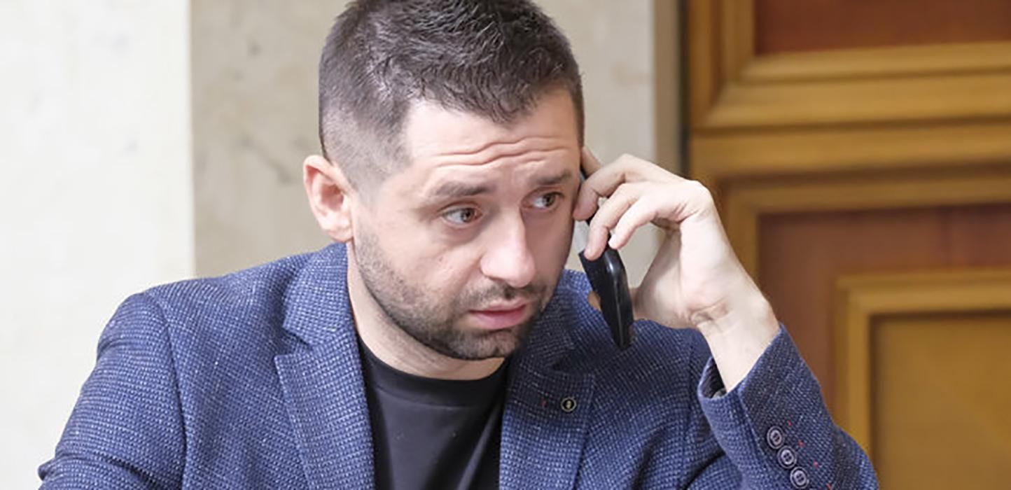 Інформація про американський паспорт Арахамії виявилась фейковою Інформація про американський паспорт Арахамії виявилась фейковою