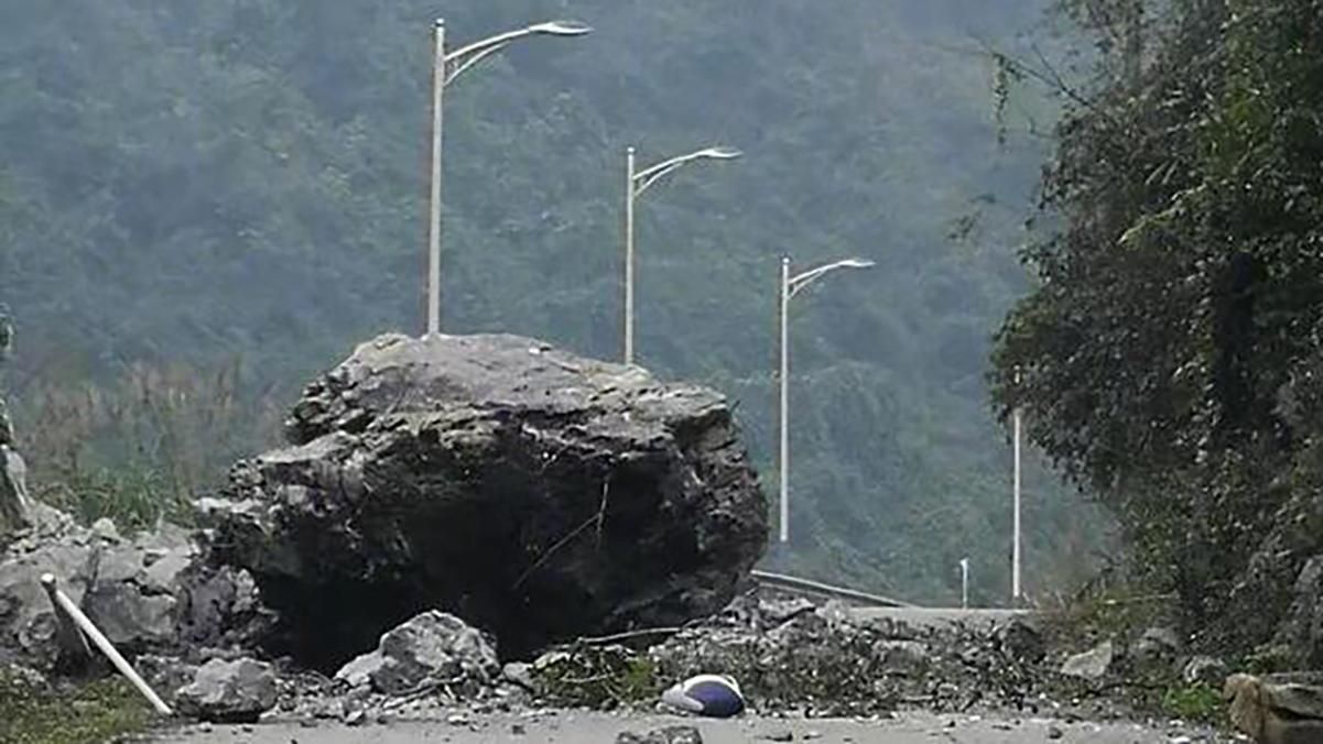 Мощное землетрясение произошло в Китае: есть погибший Мощное землетрясение произошло в Китае: есть погибший