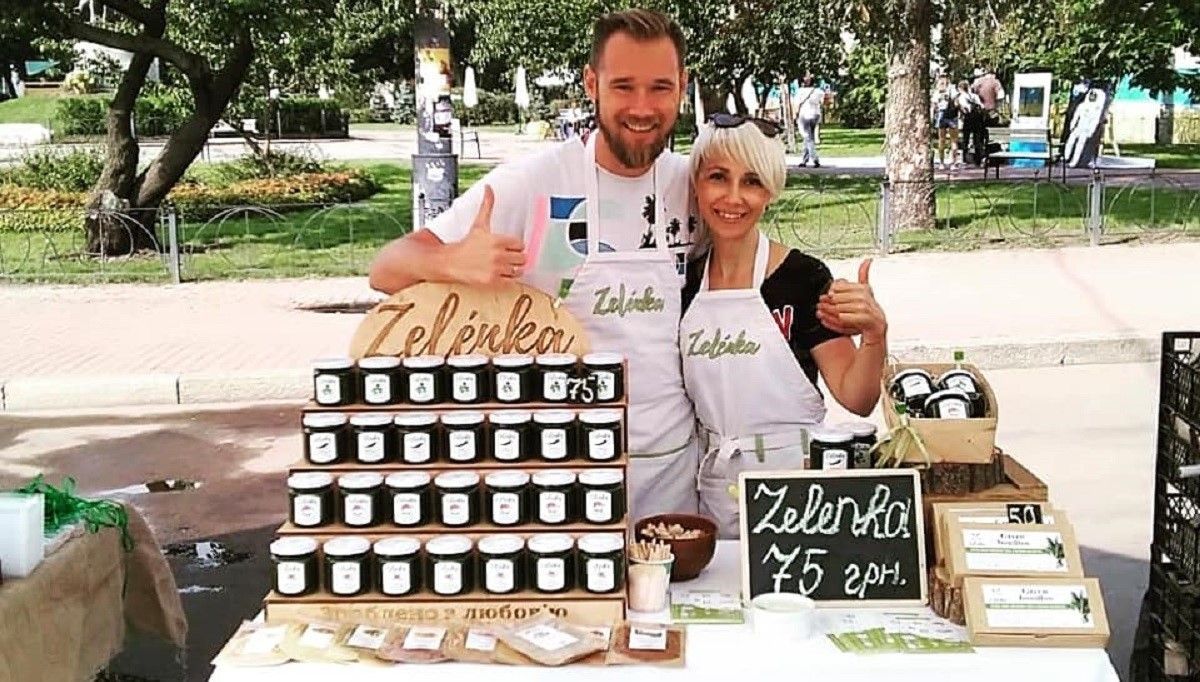 Родина переселенців зі Сходу заснувала бренд Zelenka та виготовляє натуральні приправи