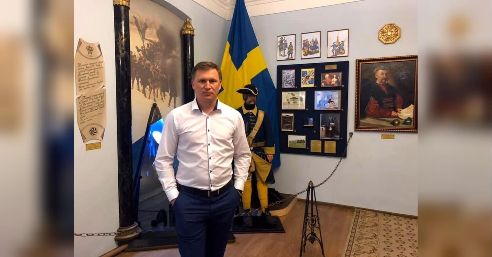 Віцемера Слов’янська виволокли з караоке-бару через зауваження про російську попсу Віцемера Слов’янська виволокли з караоке-бару через зауваження про російську попсу